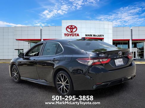 Used 2024 Toyota Camry SE FWD image 3