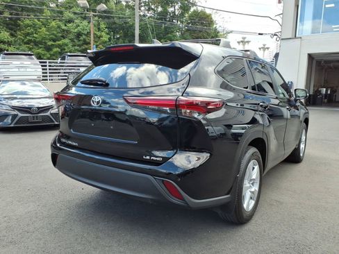 Used 2024 Toyota Highlander LE AWD/4WD image 5