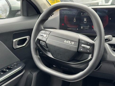 Used 2025 Kia K4 FWD image 12