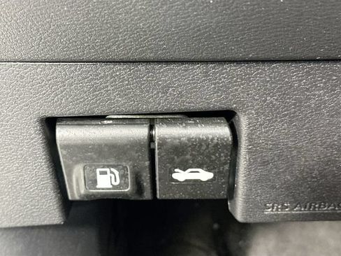 Used 2024 Nissan Versa SV FWD image 21