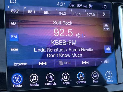 Used 2017 Chrysler Pacifica Limited w/ UConnect Theater Package FWD image 22