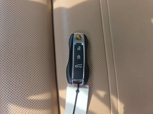Used 2024 Porsche Cayenne AWD/4WD image 37