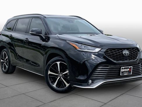 Used 2022 Toyota Highlander XSE image 3