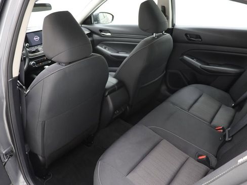 Used 2025 Nissan Altima 2.5 SV FWD image 10