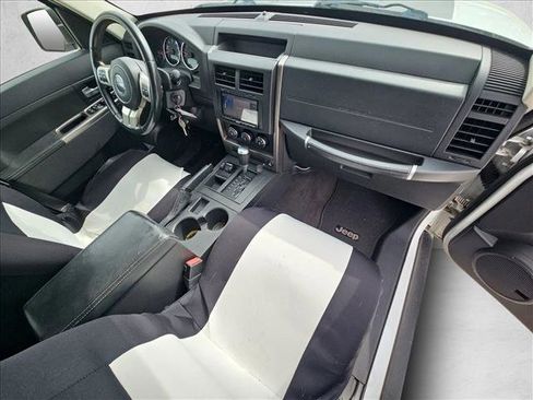 Used 2011 Jeep Liberty Renegade w/ Trailer Tow Class III Group image 14