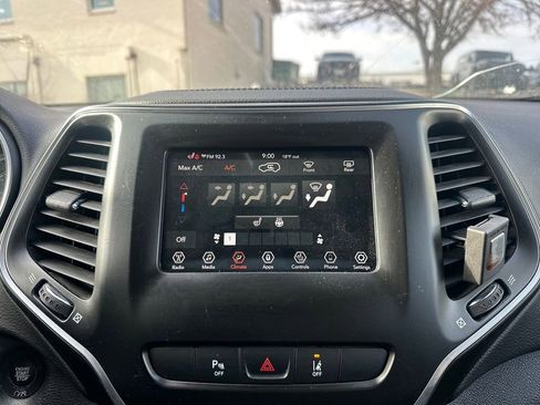 Used 2021 Jeep Cherokee Latitude Plus image 17