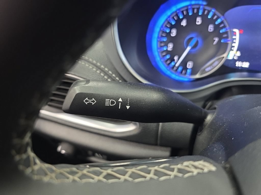 Used 2025 Chrysler Pacifica Limited FWD image 35