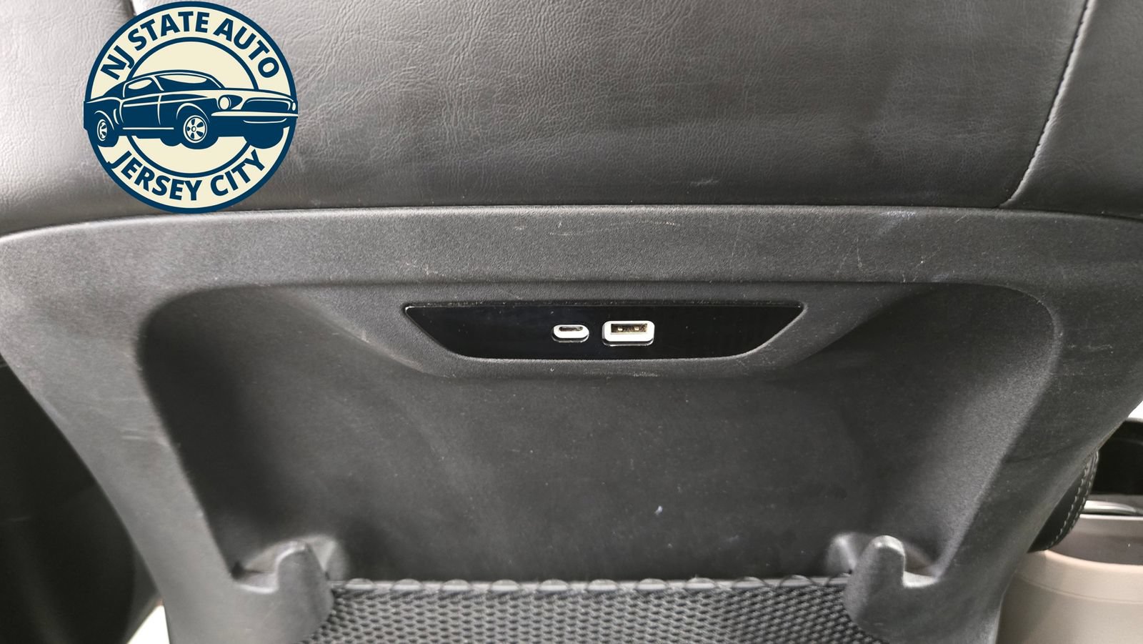 Used 2024 Chrysler Pacifica Limited FWD image 36