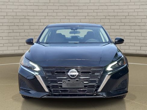 Used 2023 Nissan Altima 2.5 SV image 2