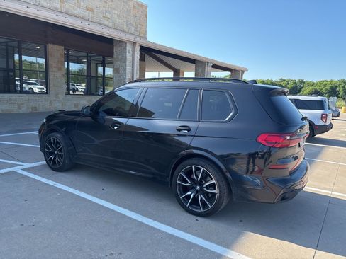 Used 2022 BMW X7 xDrive40i w/ M Sport Package AWD/4WD image 4