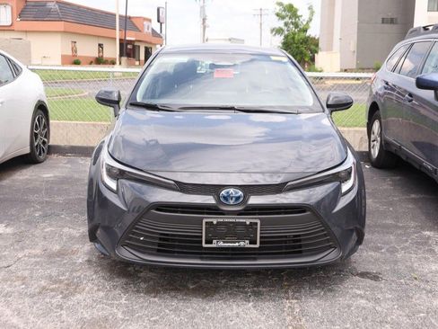Used 2025 Toyota Corolla LE w/ Convenience Package FWD image 3