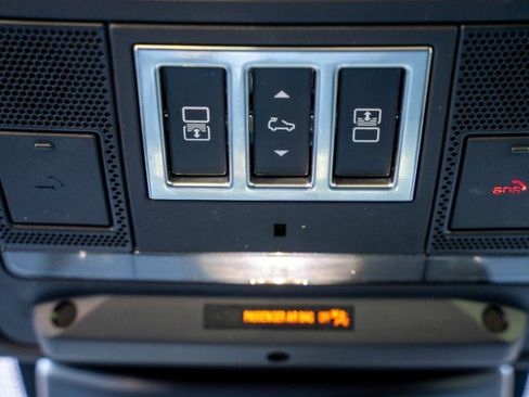 Used 2020 Land Rover Discovery HSE image 27