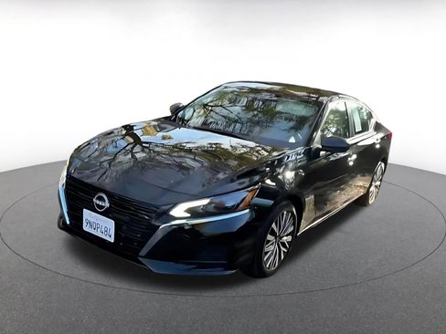 Used 2025 Nissan Altima 2.5 SV image 7