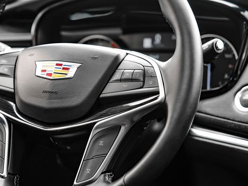 Used 2025 Cadillac XT5 Premium Luxury FWD image 17