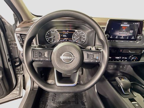 Used 2022 Nissan Rogue SV FWD image 13
