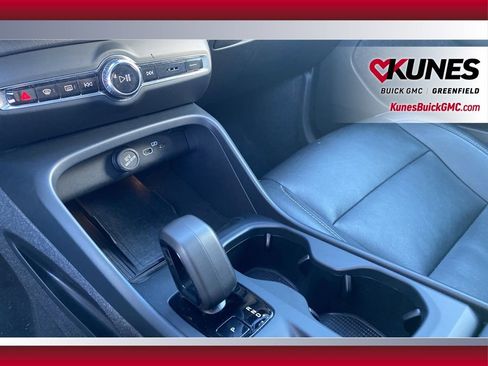 Used 2024 Volvo XC40 B5 Core image 20