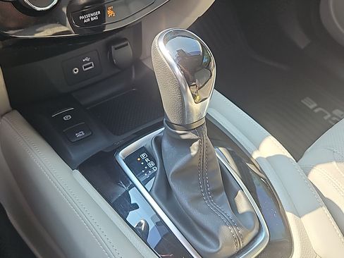 Used 2019 Nissan Rogue Sport SL FWD image 17