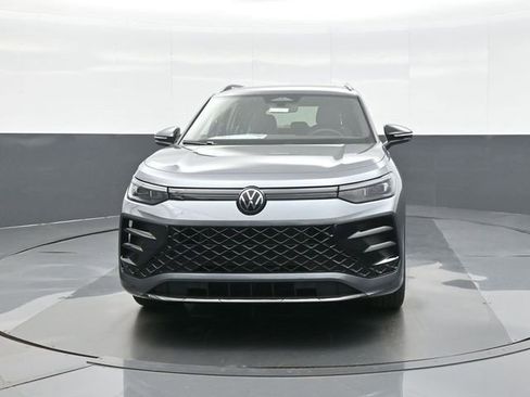 New 2026 Volkswagen Tiguan SE R-Line FWD image 2