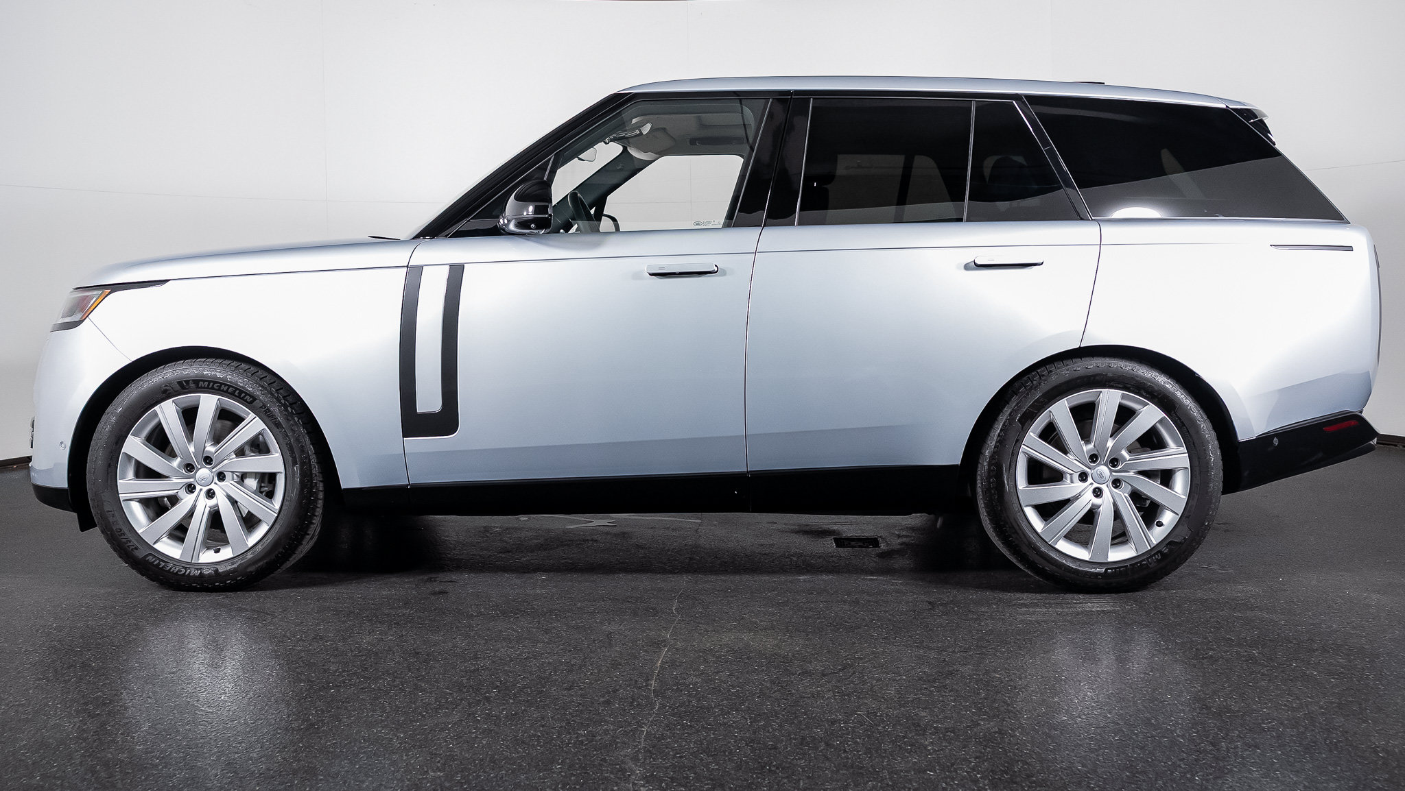 Used 2024 Land Rover Range Rover SE AWD/4WD image 13