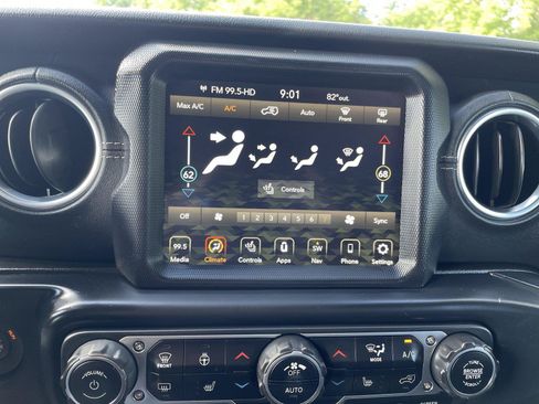 Used 2018 Jeep Wrangler Unlimited Sahara AWD/4WD image 20