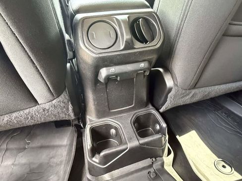 Used 2021 Jeep Gladiator Sport image 14
