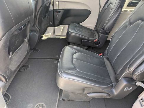 Certified 2018 Chrysler Pacifica Touring-L FWD image 20