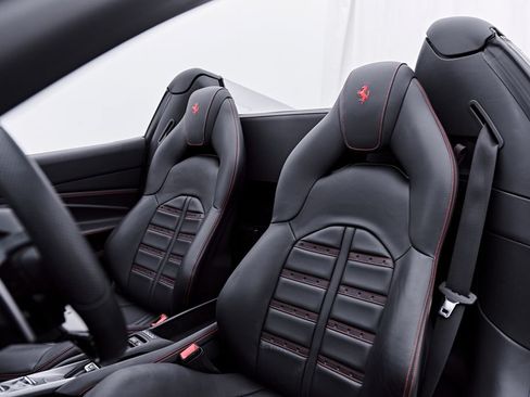 Used 2022 Ferrari F8 Tributo RWD image 67
