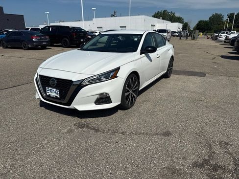 Used 2022 Nissan Altima 2.5 SR FWD image 1