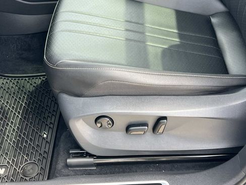 Certified 2022 Volkswagen Tiguan SE R-Line FWD image 17