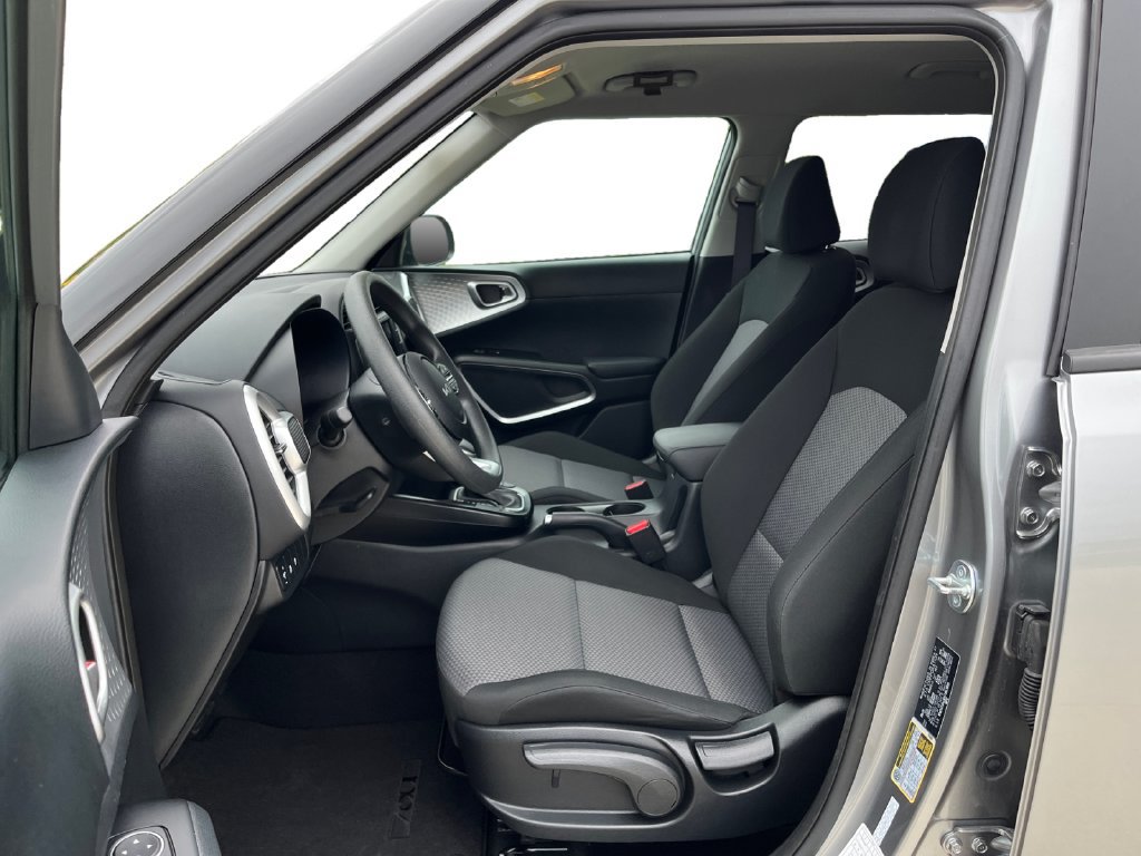 Used 2025 Kia Soul LX w/ LX Technology Package FWD image 20