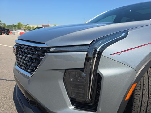 Used 2025 Cadillac XT4 Premium Luxury w/ Cold Weather Package FWD image 31