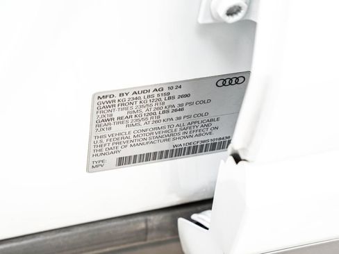 Used 2025 Audi Q3 2.0T Premium AWD/4WD image 47