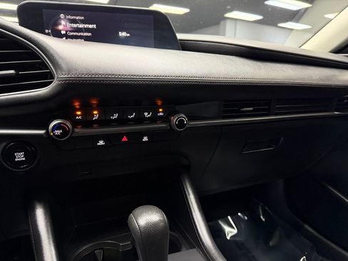 Used 2020 MAZDA MAZDA3 Sedan FWD image 25