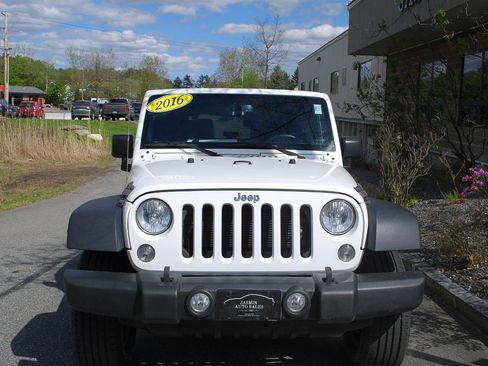 Used 2016 Jeep Wrangler Sport w/ Quick Order Package 24S AWD/4WD image 2