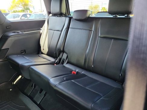 Used 2021 Ford Expedition XLT image 17