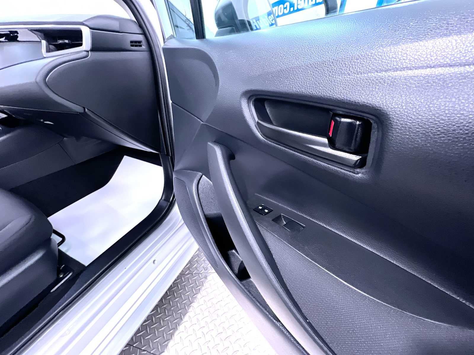Used 2026 Toyota Corolla LE FWD image 34
