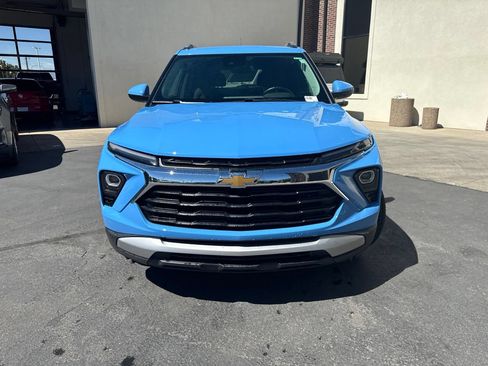 Used 2024 Chevrolet TrailBlazer LT w/ LT Cold Weather Package AWD/4WD image 3