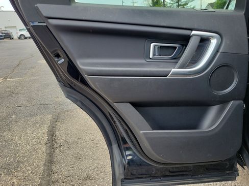 Used 2017 Land Rover Discovery Sport SE image 16