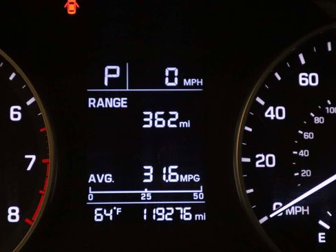 Used 2017 Hyundai Elantra SE image 5