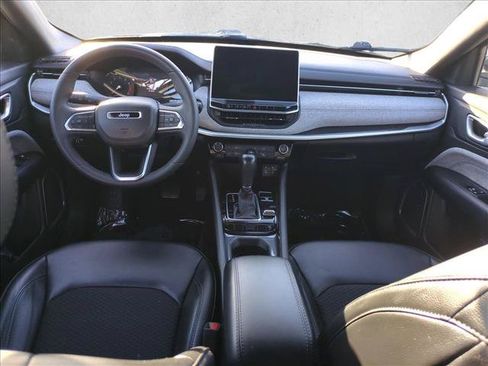 Used 2023 Jeep Compass Latitude AWD/4WD image 17