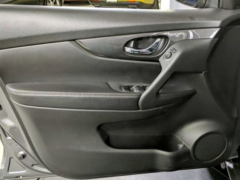 Used 2017 Nissan Rogue S w/ S Appearance Package image 29