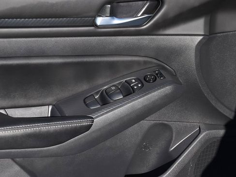 Used 2024 Nissan Altima 2.5 SV image 23