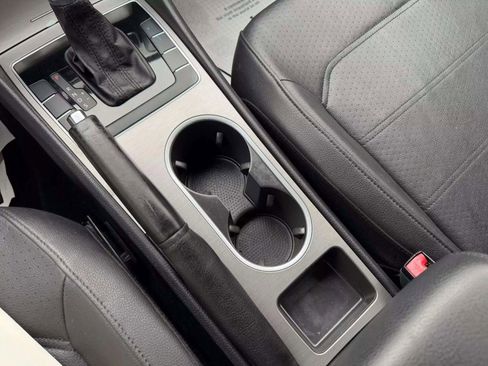 Used 2014 Volkswagen Passat 1.8T SE image 25