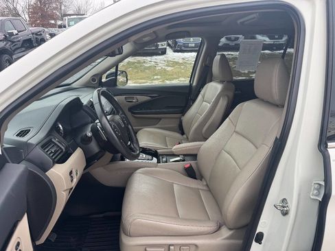 Used 2017 Honda Pilot Touring image 11