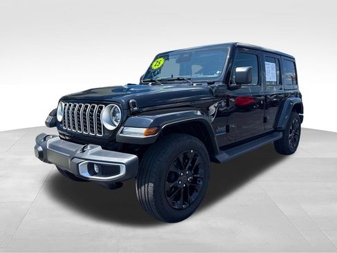 Used 2025 Jeep Wrangler Unlimited Sahara AWD/4WD image 2