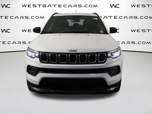 Used 2024 Jeep Compass Latitude AWD/4WD image 2