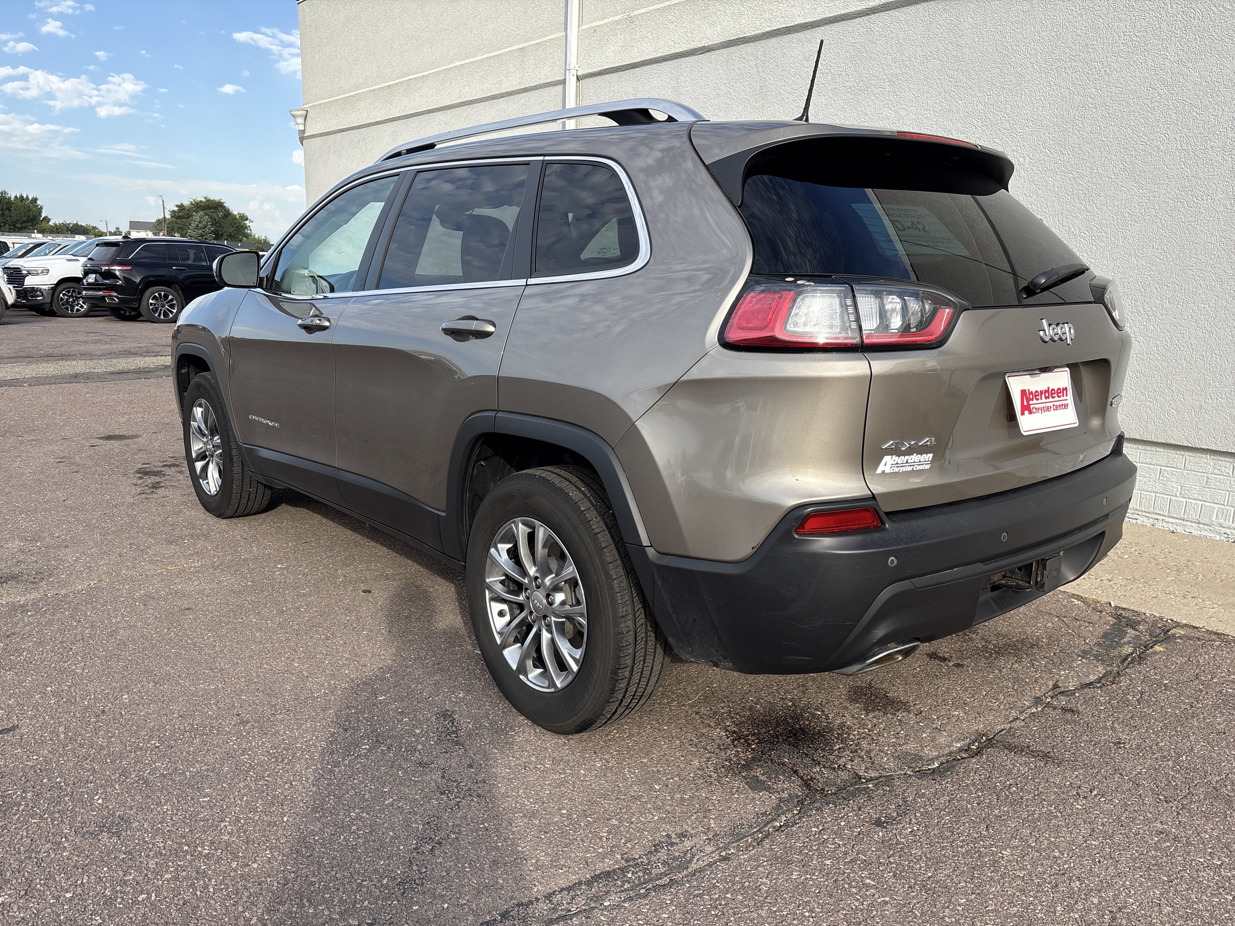 Used 2021 Jeep Cherokee Latitude Lux w/ Comfort/Convenience Group AWD/4WD image 7