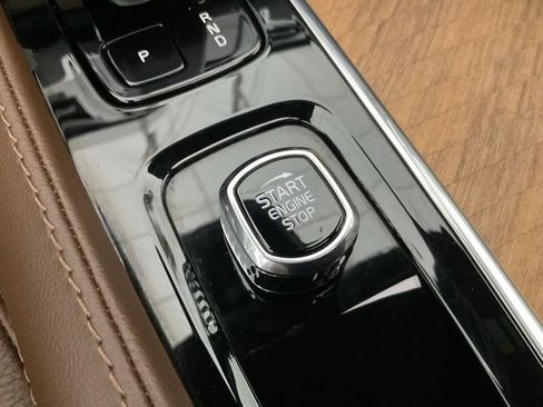 Used 2023 Volvo XC90 T8 Plus image 17