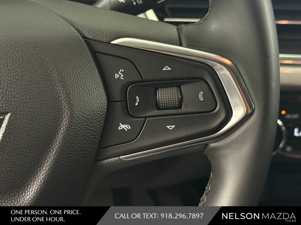 Used 2024 Chevrolet Trax LT w/ LT Convenience Package FWD image 25