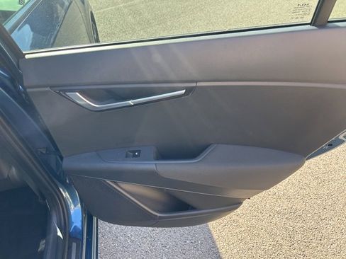 Used 2023 Kia Niro SX Touring image 8